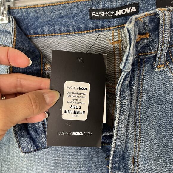 Fashion Nova only the best vibes bell bottom jeans - medium blue wash size 3 - Picture 8 of 11